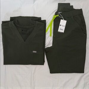 FIGS Men's Olive Scrub Set